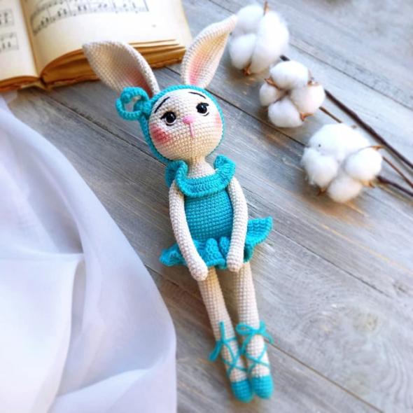 Зайка балерина крючком