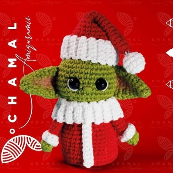 Вязаный новогодний Йода крючком