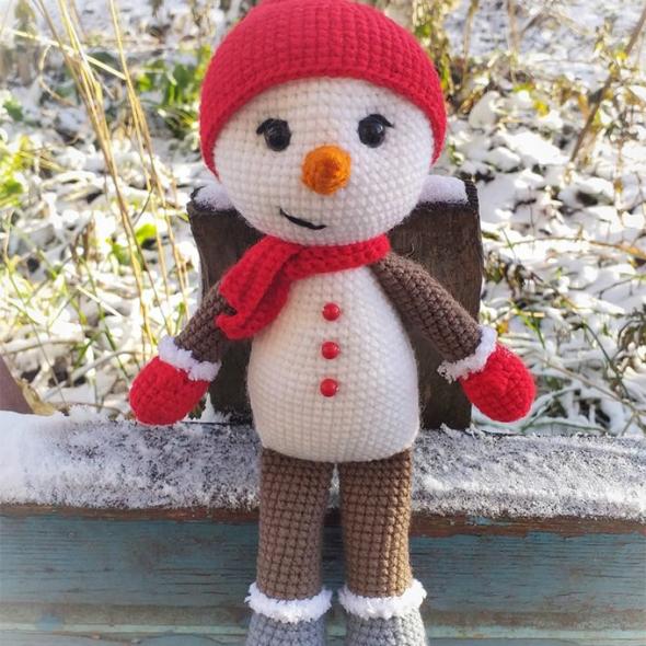 Вязаный снеговик крючком