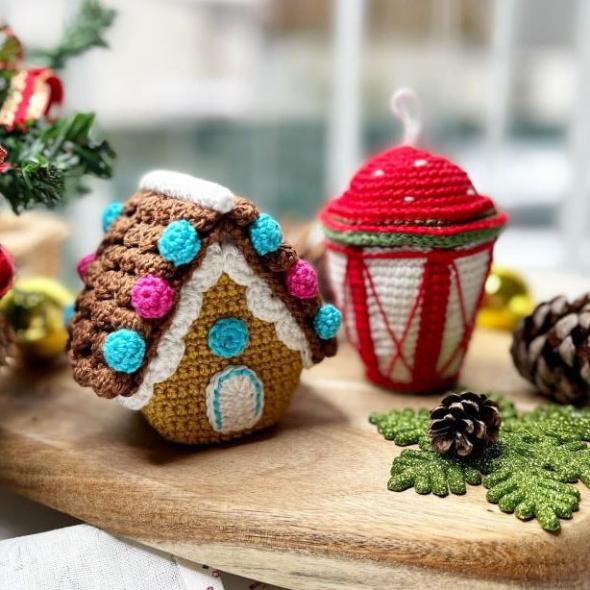 Вязаный пряничный домик крючком