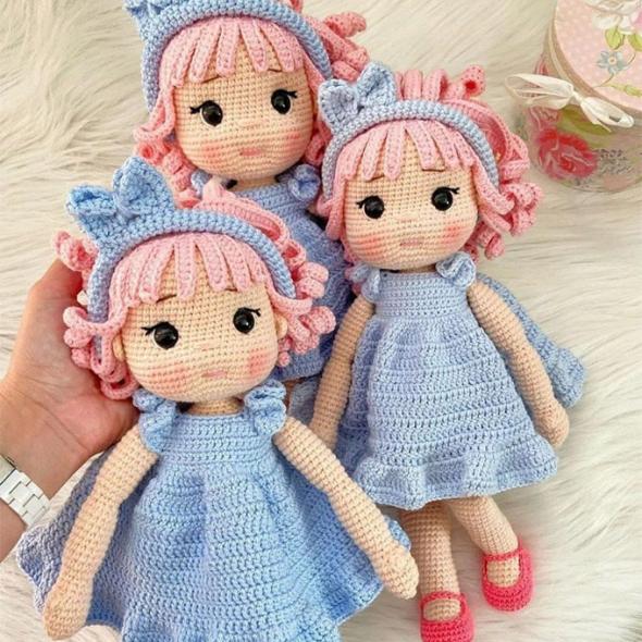 Вязаный куклы с розовыми волосами крючком