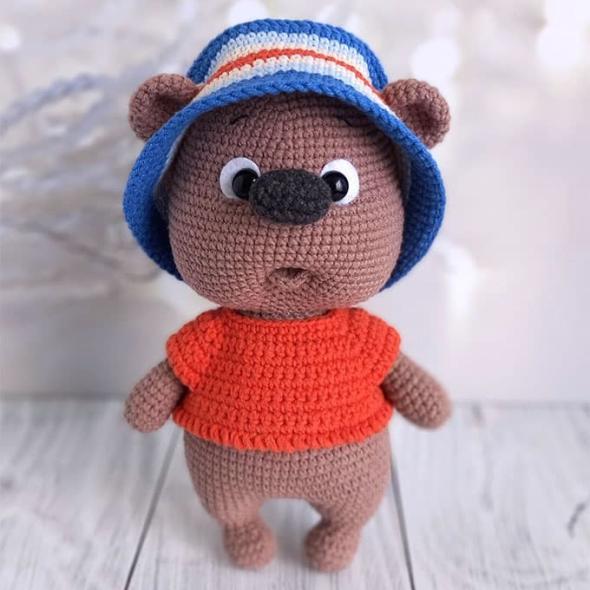 Вязаный мишка в одежде крючком