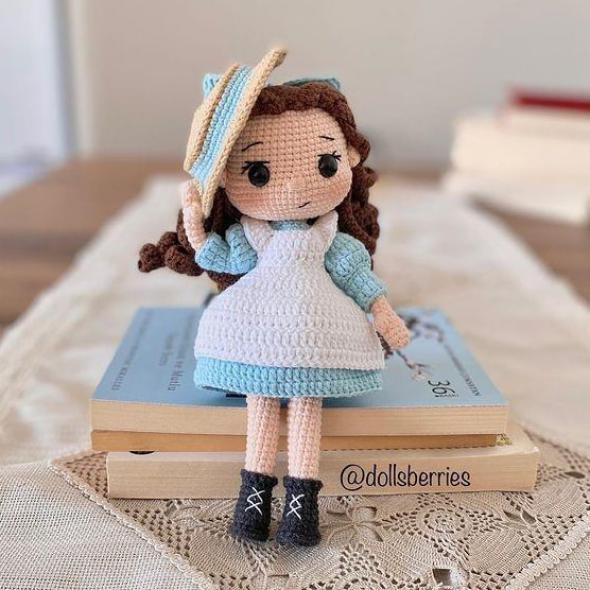 Вязаная куколка крючком
