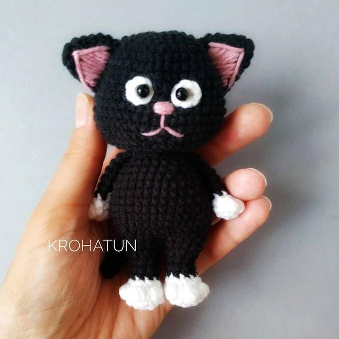 Амигуруми чёрный кот крючком