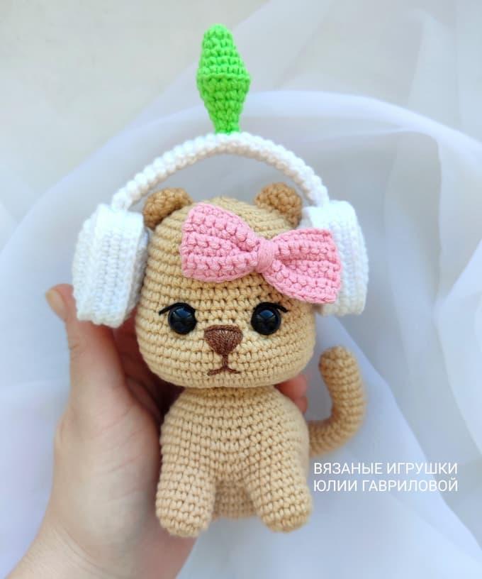 Амигуруми кот в наушниках крючком