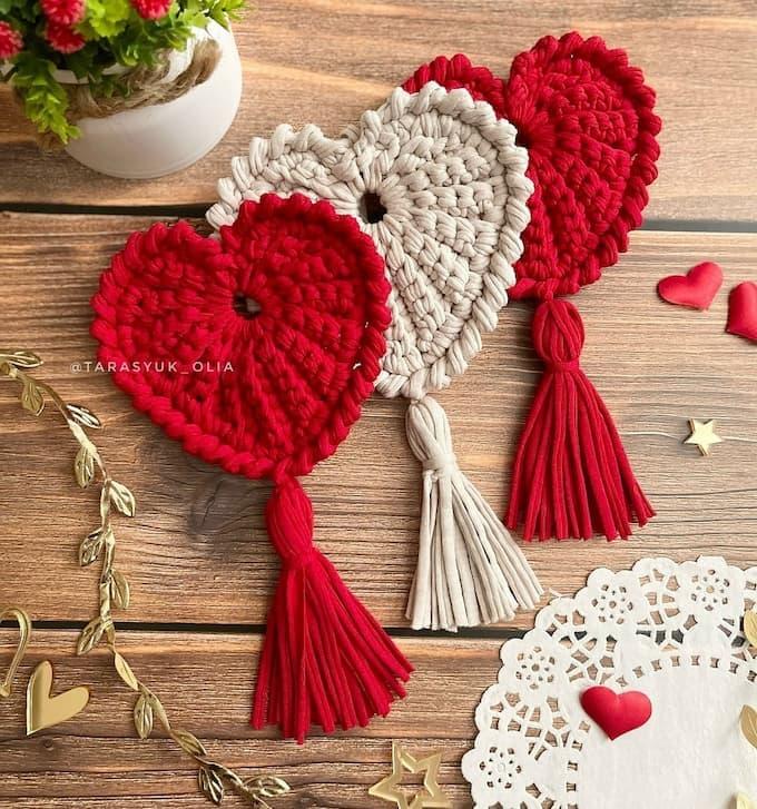 Амигуруми сердце с кисточкой крючком