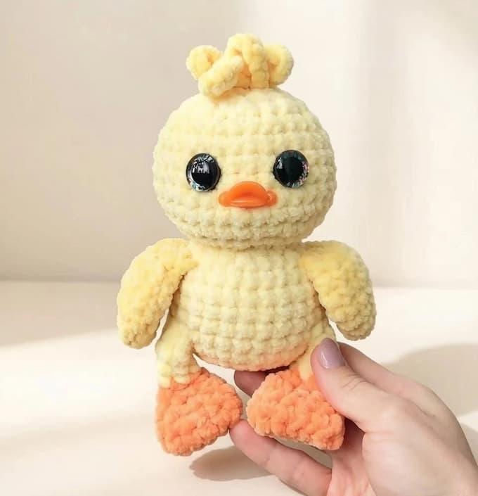 Амигуруми плюшевый утёнок крючком