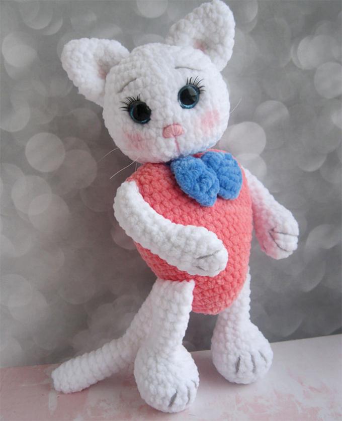 Амигуруми влюблённый котик крючком