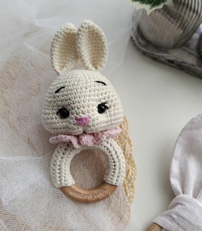 Амигуруми Погремушка Зайка Ася крючком