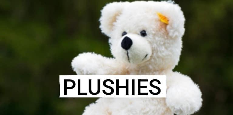 Plush amigurumi crochet toys made with plush yarn